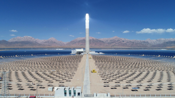 戈壁“追光”鑄就奇跡 浙江援青德令哈光熱電站連續(xù)三年超產，熔鹽塔點亮高原“金山銀山”